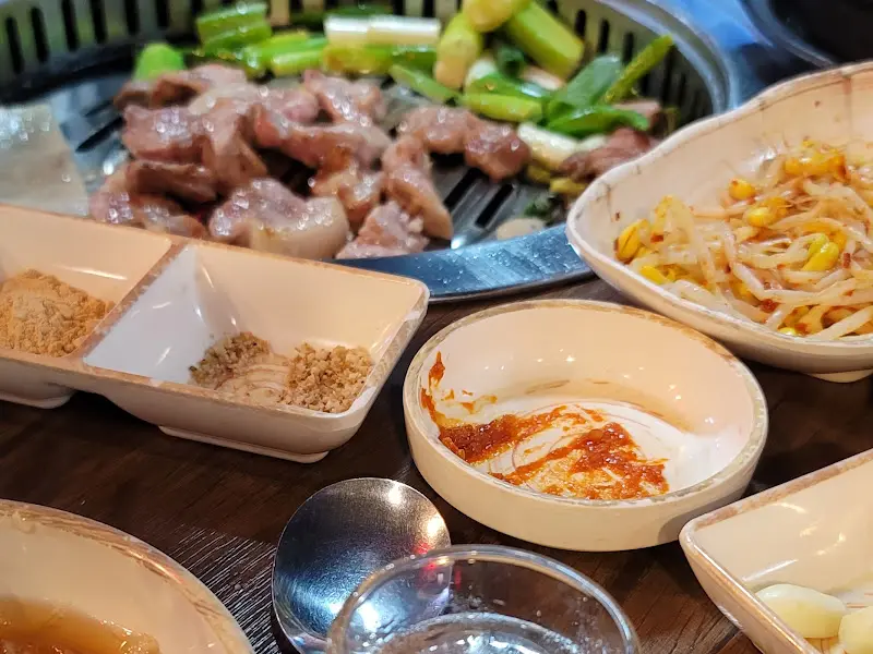 뒷고기와 콩나물 무침