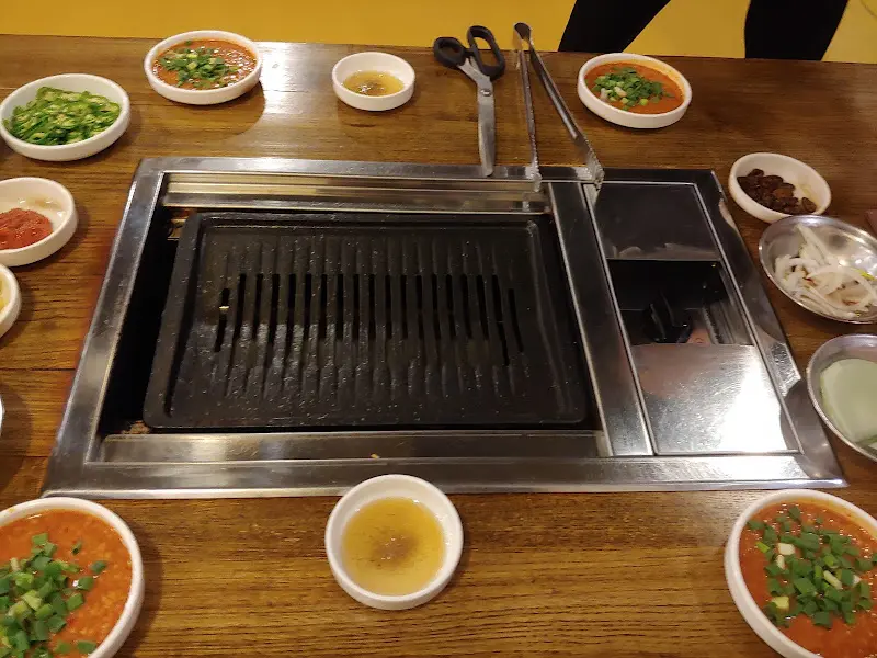 푸짐하게 차려진 밑반찬