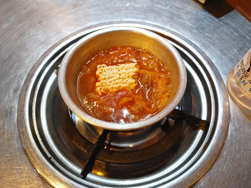 서비스로 제공되는 김치 라면