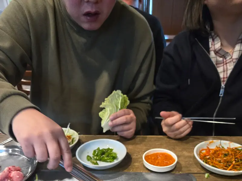 맛있게 먹는 손님들