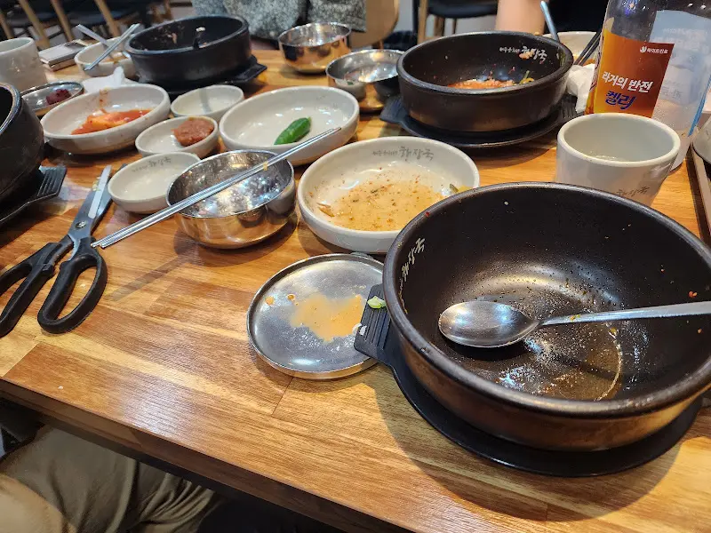 깔끔하게 비워진 뚝배기