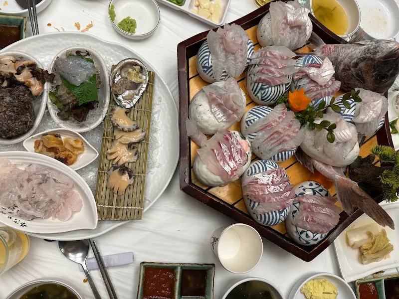 푸짐한 모듬회 한 상