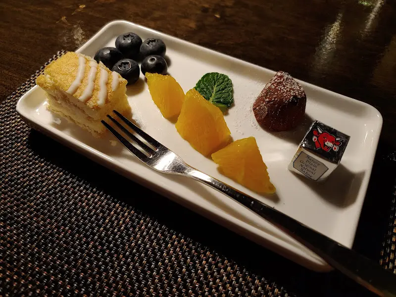 칵테일과 함께 제공된 안주