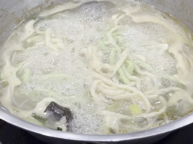 보글보글 끓는 만두전골