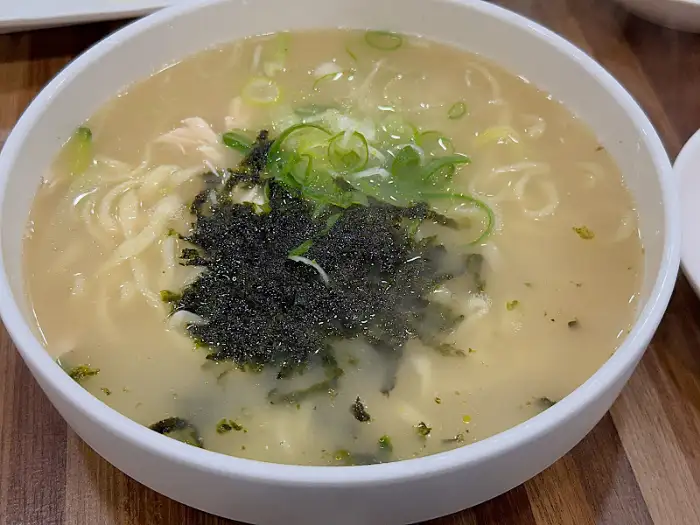 닭칼국수 한 그릇
