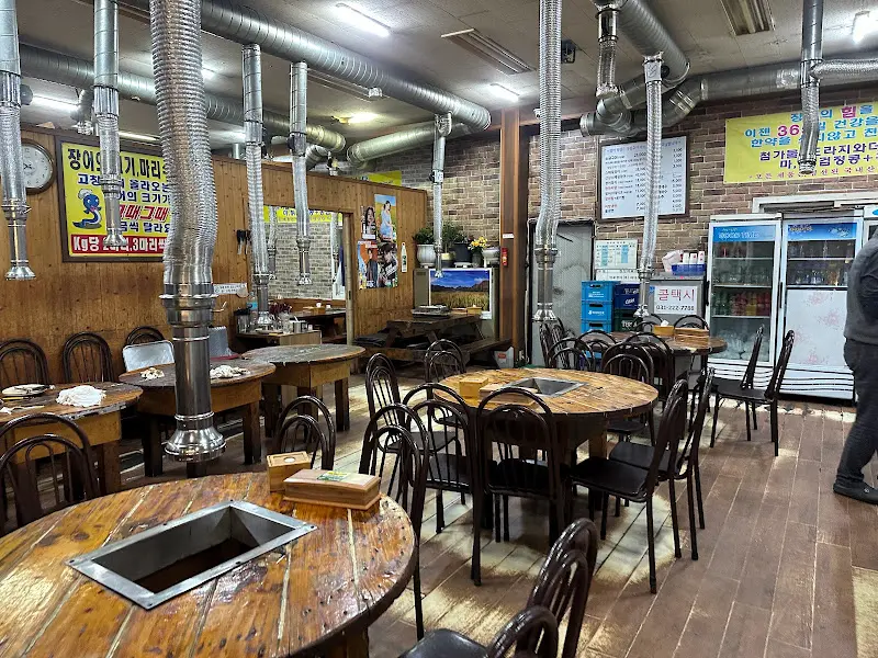 만수정 내부 전경