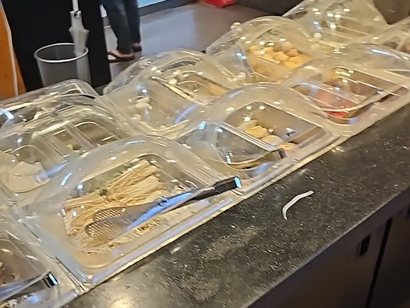 샤브샤브에 넣어 먹을 수 있는 다양한 재료들