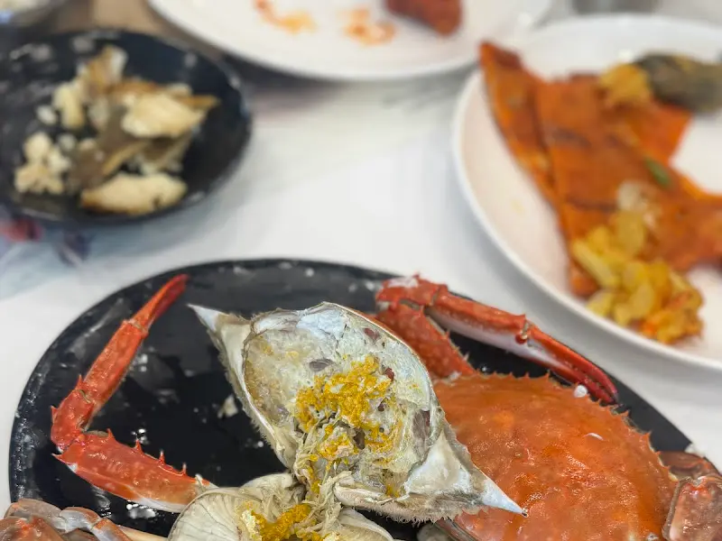 게 껍데기에 가득 찬 알