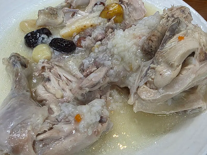 살이 부드럽게 발리는 닭다리