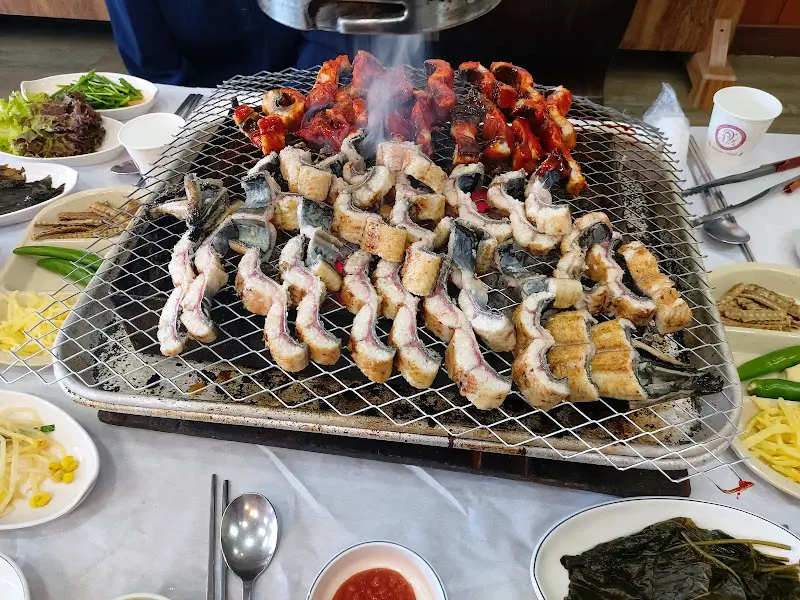 장어 굽는 모습