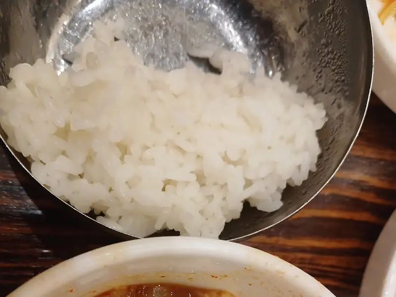 윤기가 흐르는 밥