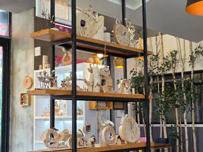 자작나무 공예품 진열대