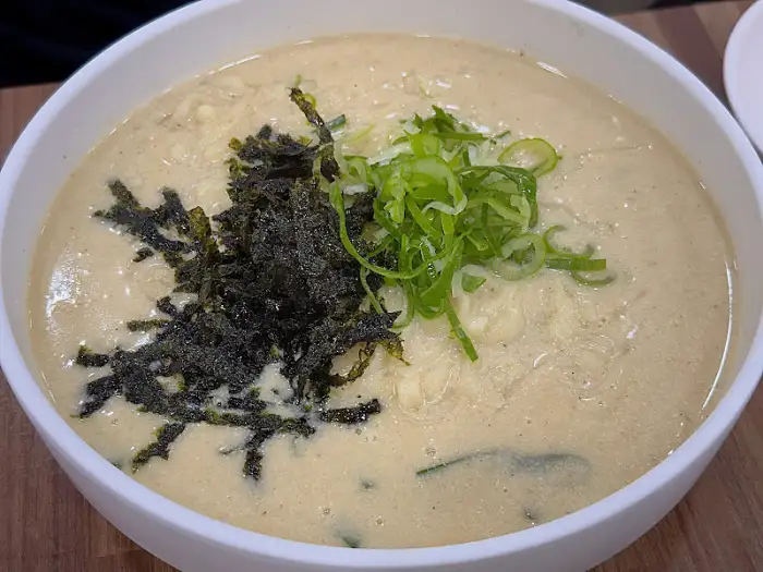 들깨칼국수 한 그릇