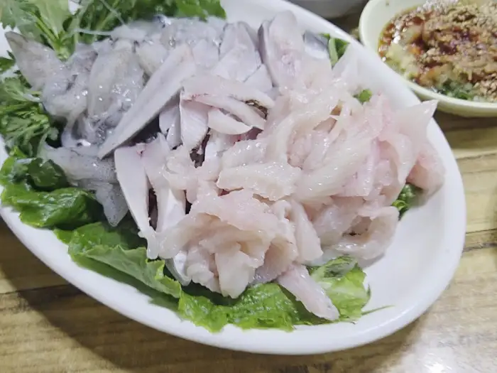 신선한 회와 곁들임