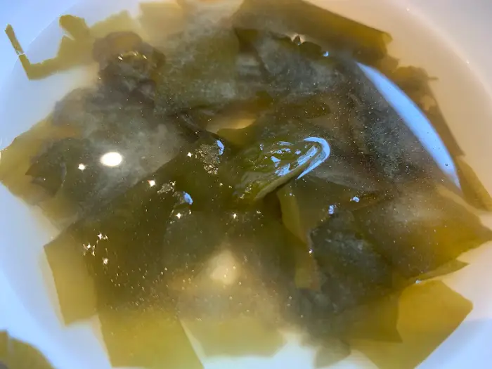 밑반찬 (미역국)