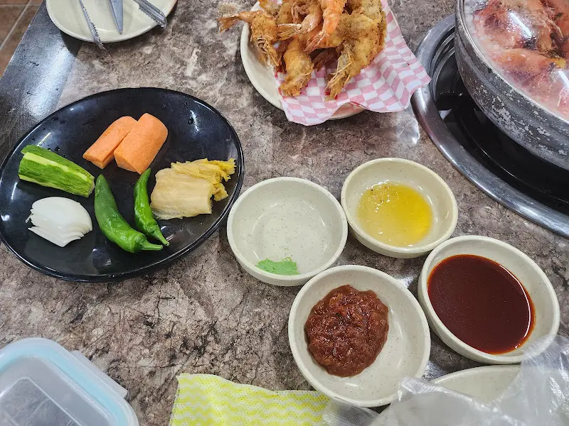 새우 튀김과 곁들임