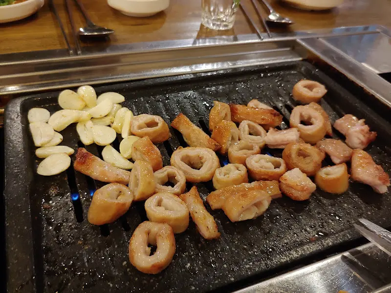 노릇하게 구워진 막창