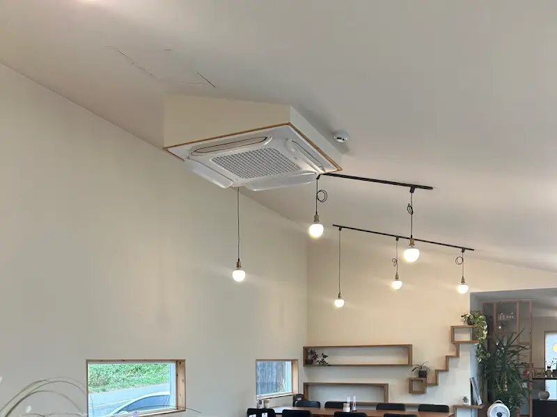 봄날의정원 내부