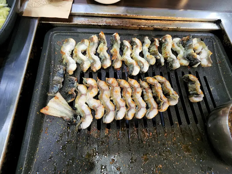 노릇하게 구워진 장어