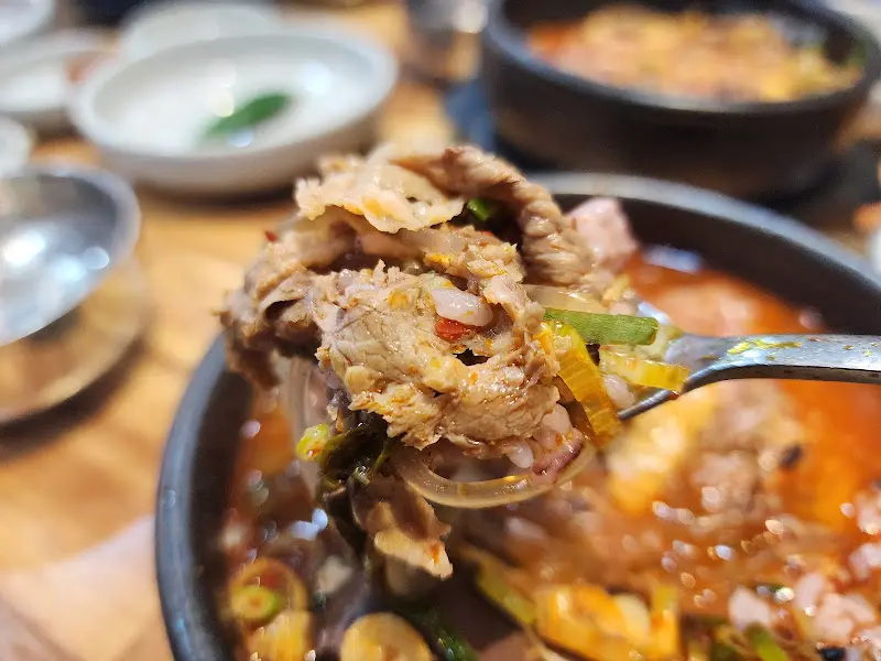 소고기 양지가 듬뿍 들어간 해장국