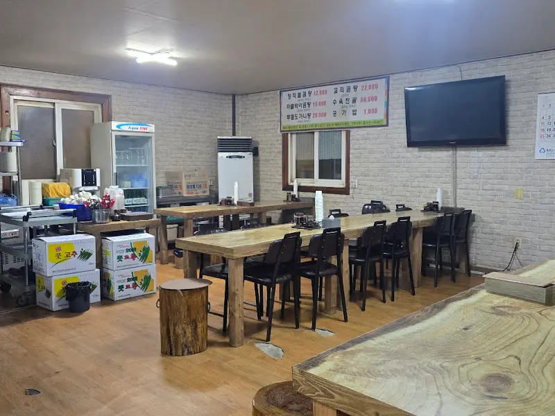 넓은 식당 내부