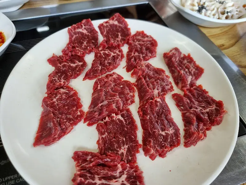 보기만 해도 신선함이 느껴지는 육사시미