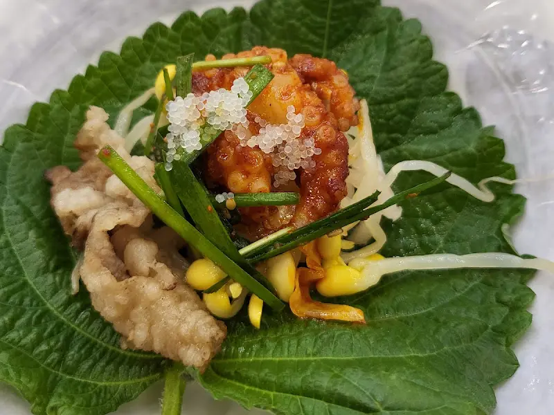 깻잎 쌈에 싸 먹는 쭈꾸미