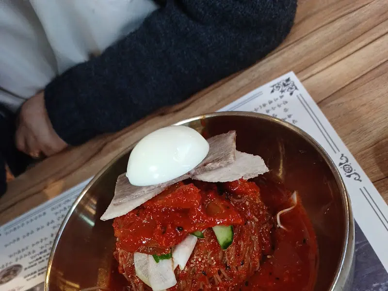 비빔냉면 근접샷