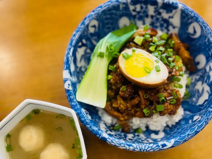 호짜 돼지고기 덮밥
