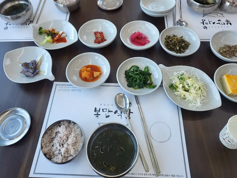 정갈하게 차려진 밑반찬