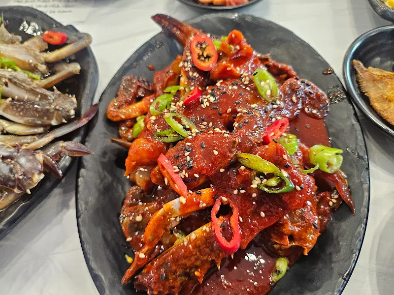 간장게장과 양념게장의 환상적인 조화