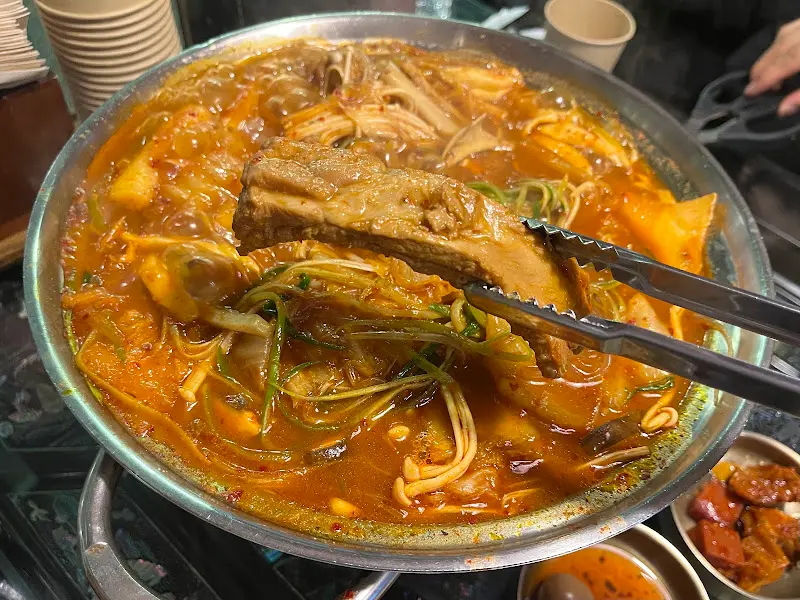 묵은지 등갈비찜