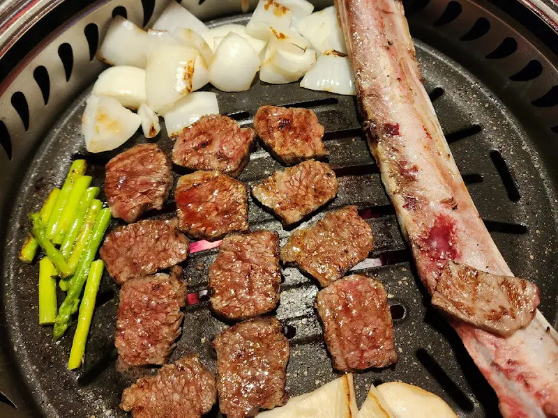 스테이크 굽는 모습