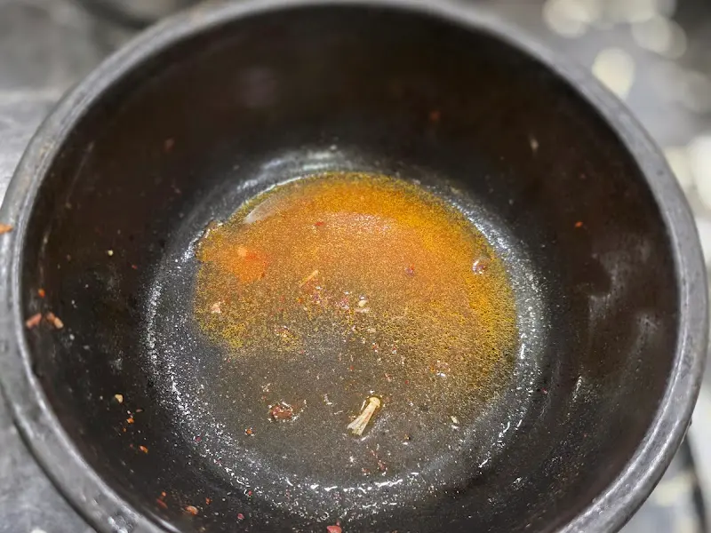 유치회관 빈 뚝배기