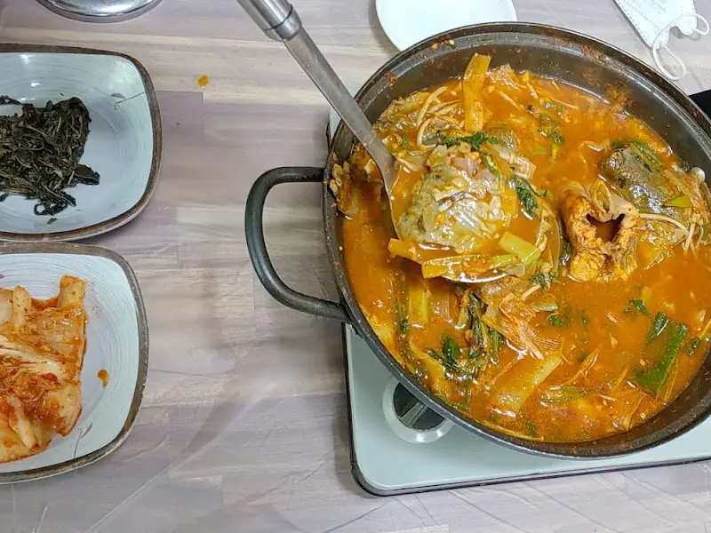 국자로 뜬 매운탕