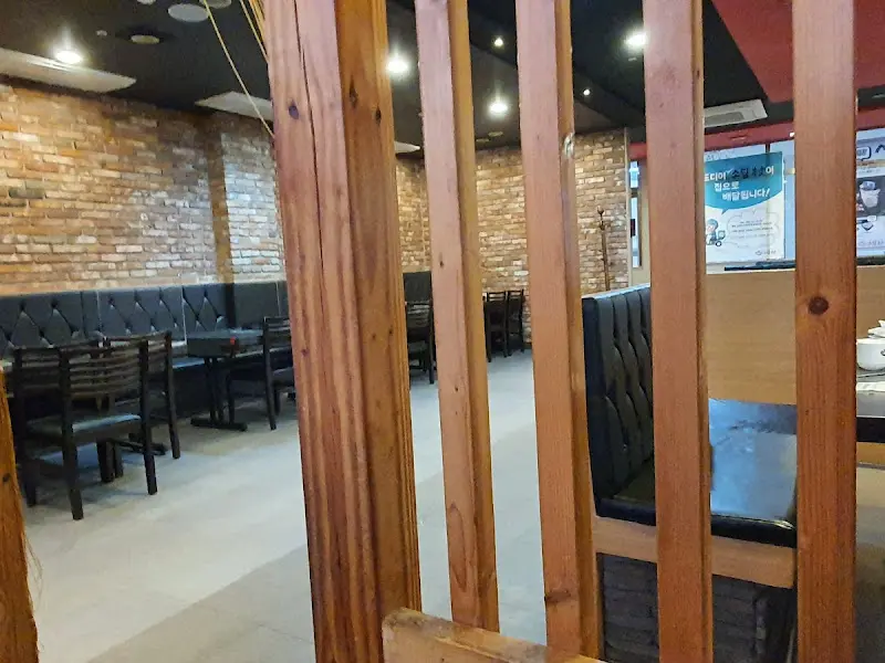 깔끔하고 편안한 분위기의 내부 인테리어