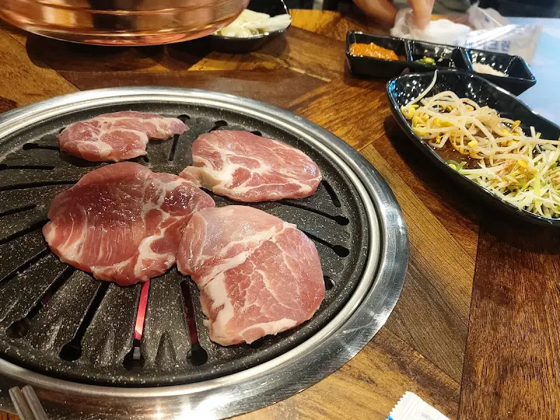 불판 위의 고기