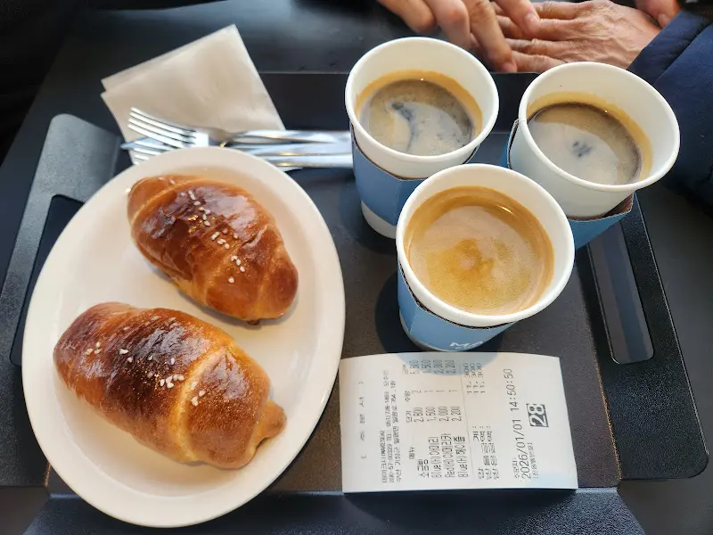 커피와 빵