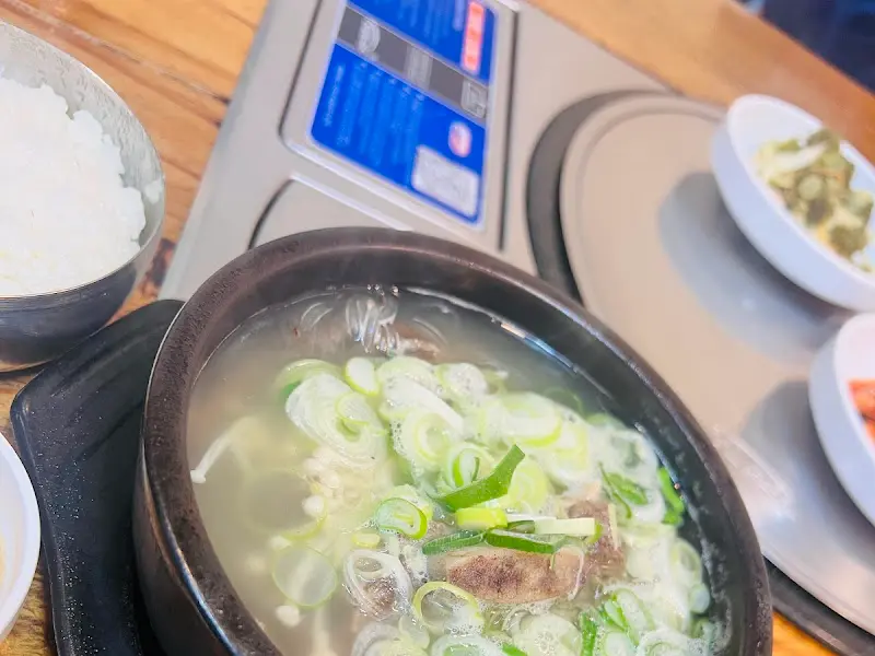 다래의 한우갈비탕과 밥