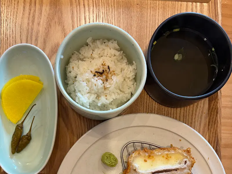 칠성제면소 돈까스 정식 구성