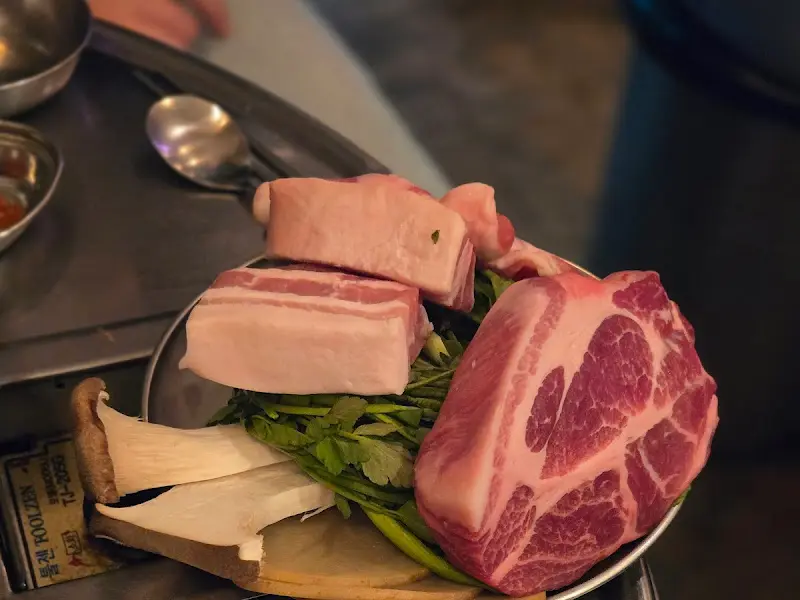 두툼한 고기 단면