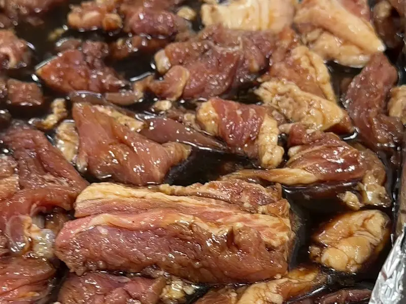 양념에 졸여지는 돼지갈비