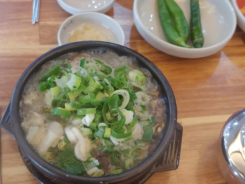 해장국에 올려진 파