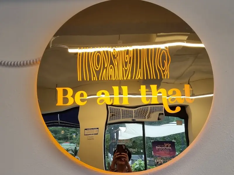 카페 내부 거울