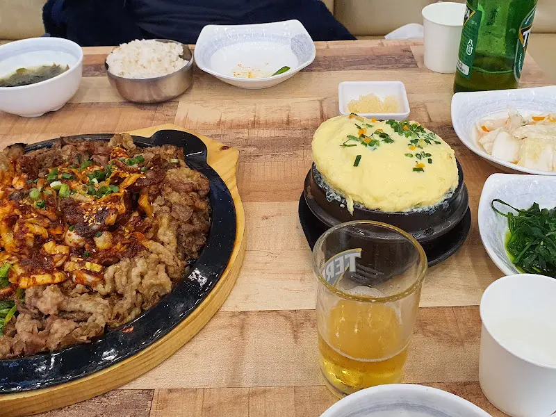 차돌쭈꾸미 한 상 차림