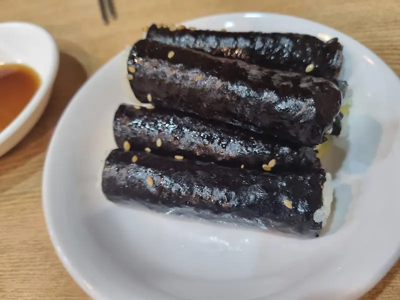 윤기가 흐르는 꼬마 김밥