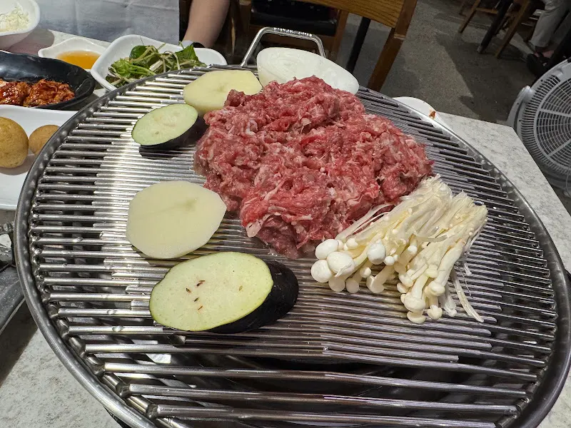 불판 위에서 익어가는 언양불고기