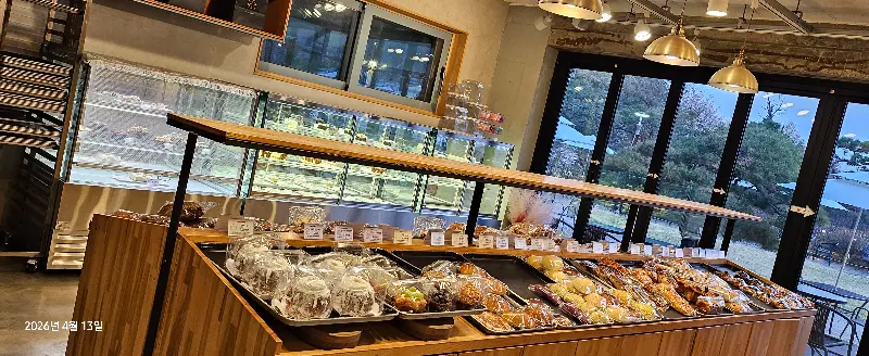 넓은 실내 공간