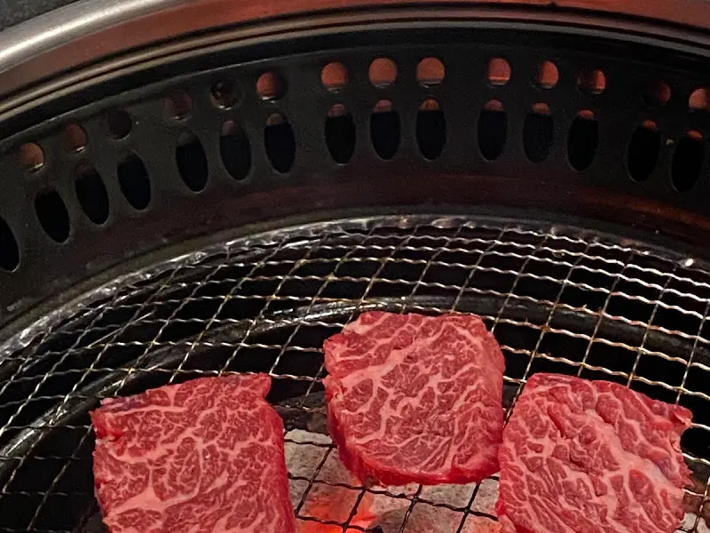 숯불에 익어가는 한우