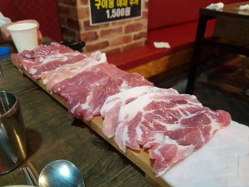 고기 한 상차림